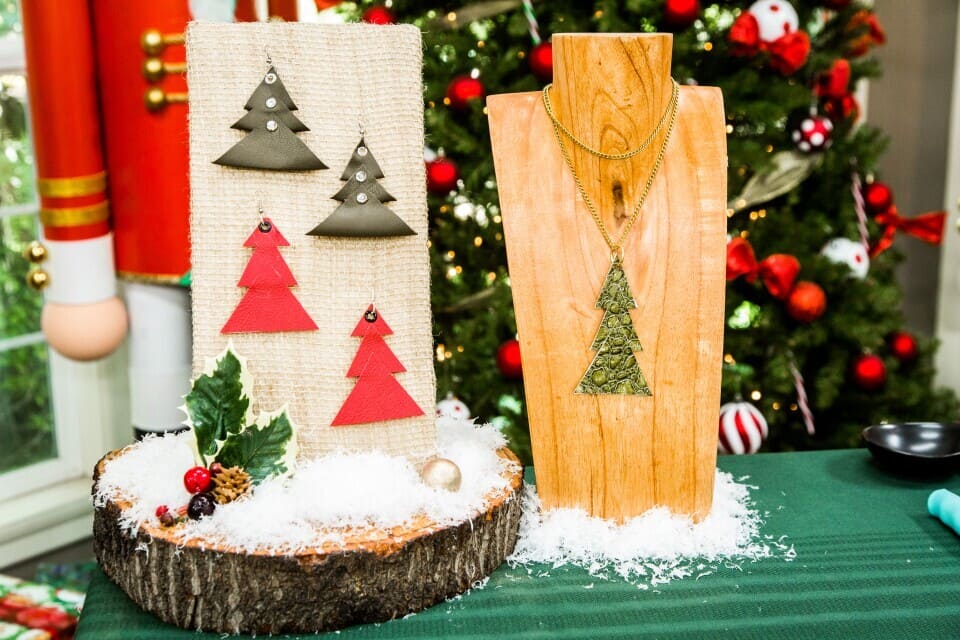 Adorable Christmas Jewelry Set For Eve : DIY Christmas Earrings