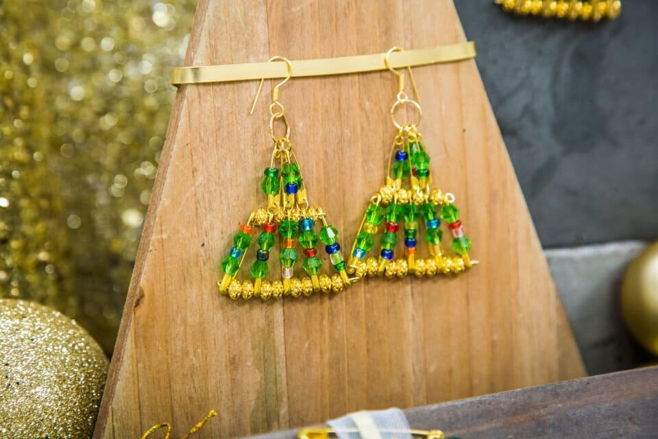 DIY Creative Christmas Earring Using Safety Pins & Tiny Bead : DIY Christmas Earrings
