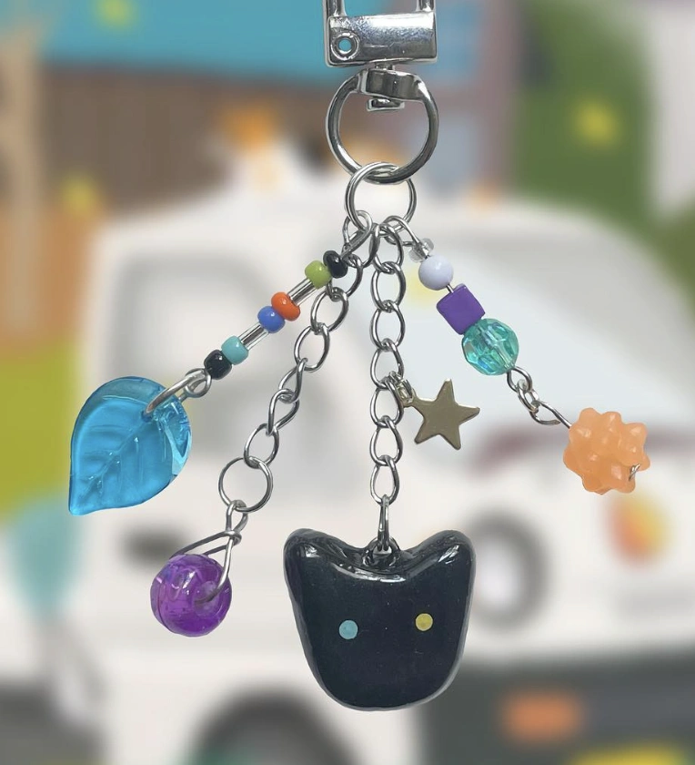"Mama" Clay Keychains with Daisy Accent