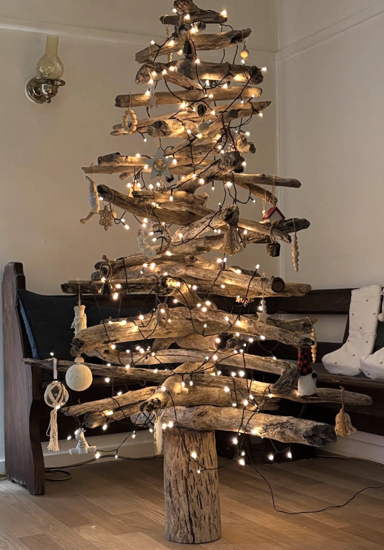 DIY Photo Garland: A Contemporary Christmas Tree Alternative