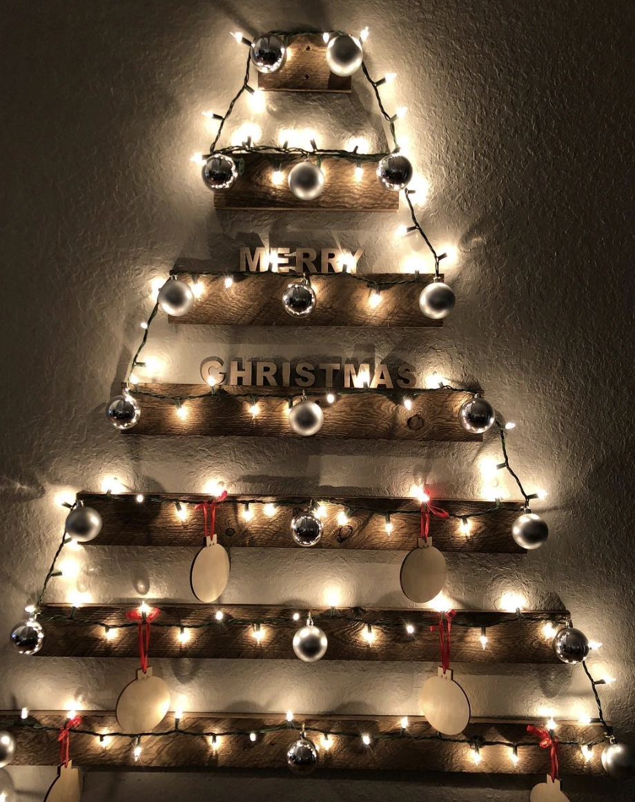 Rustic Minimalist: Pallet Wood Christmas Tree with Jingle Bell Ornaments