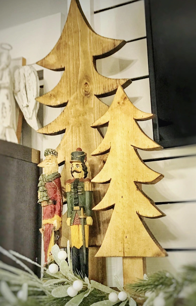Tiered Pallet Wood Christmas Tree with String Lights and Rustic Ornaments