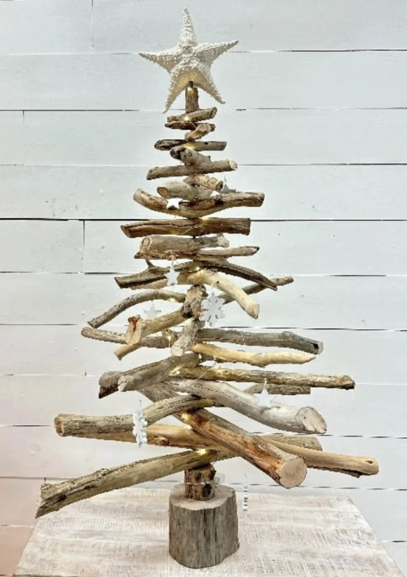 Whitewashed DIY Pallet Wood Christmas Tree Decor
