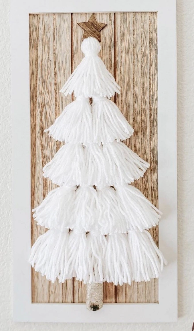 Fuzzy Candy Cane Wreath with Snowflake Ribbon – DIY Project