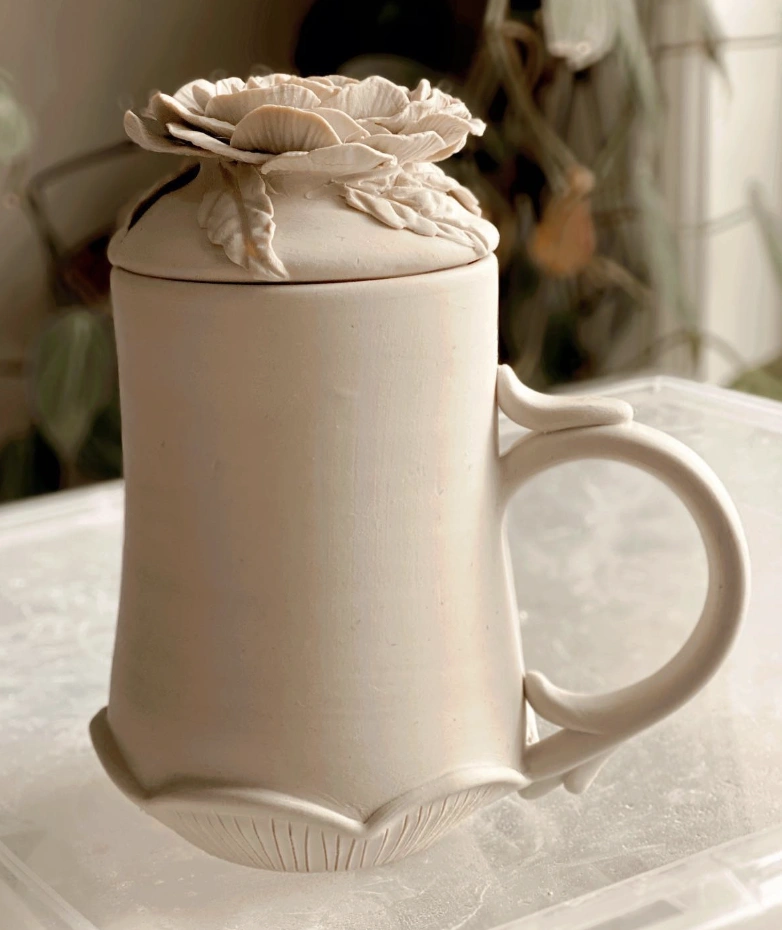 Textured Ceramic Creamers with Angular Design