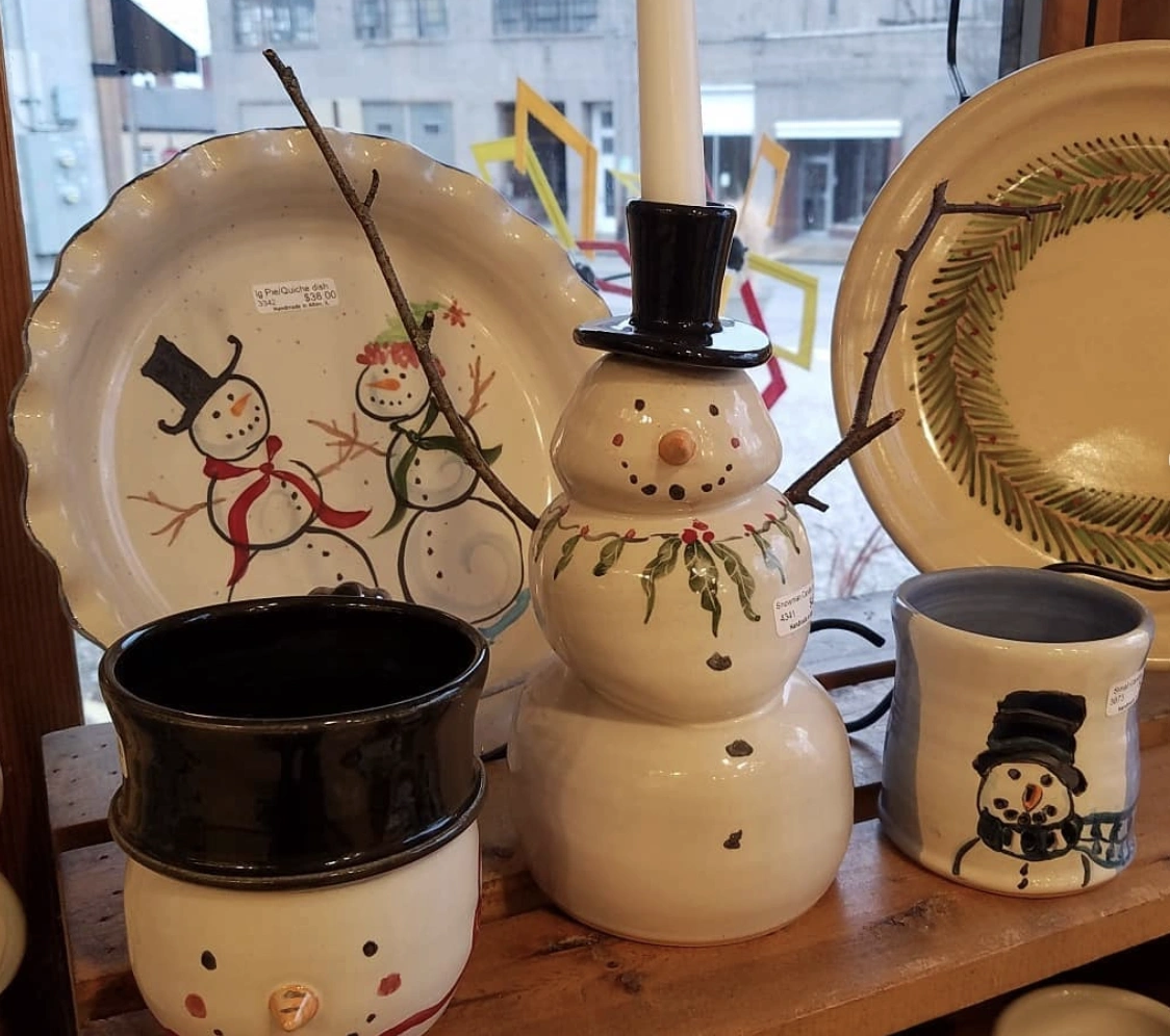 Speckled Beige Pottery Mugs with Floral Detail