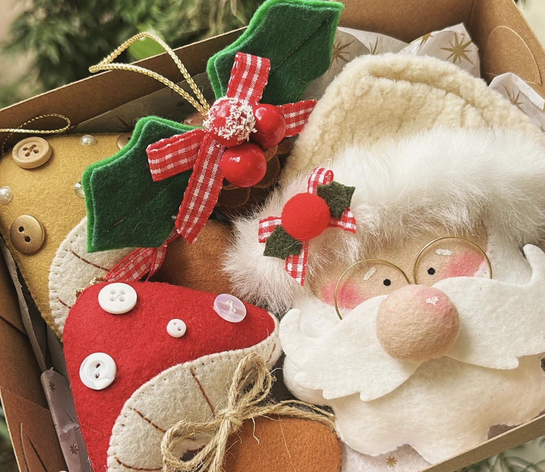 Hand-Knitted Wool Heart Ornaments: Red and Cream Holiday Decor