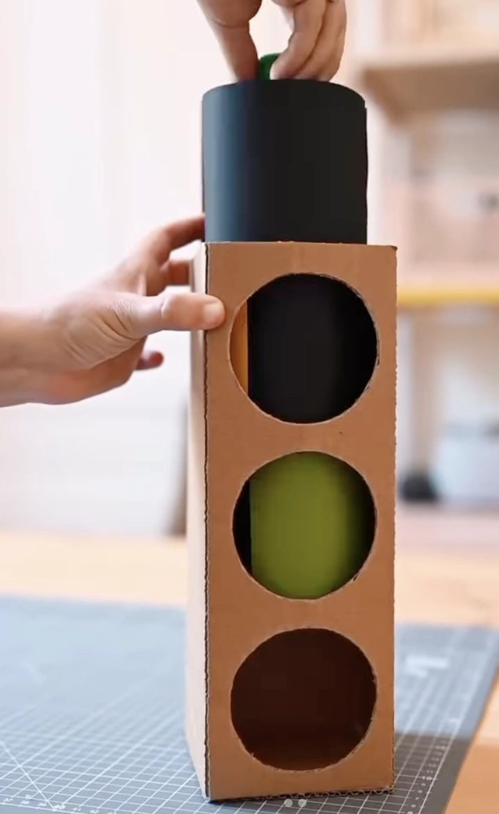 DIY Cardboard Traffic Light with Rotating Color Discs