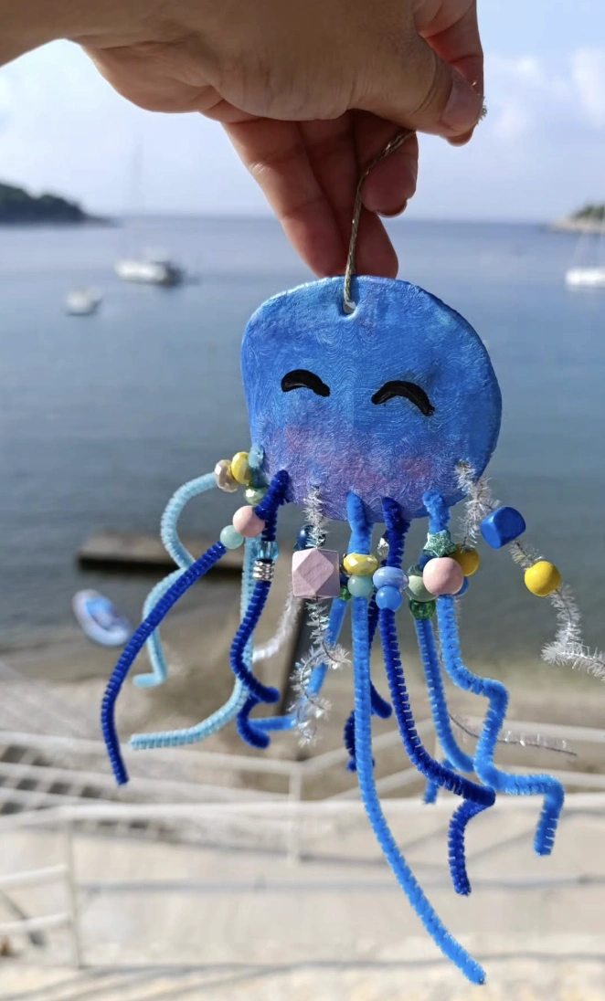 Blue Jellyfish Clay Ornament: Beachy DIY Charm