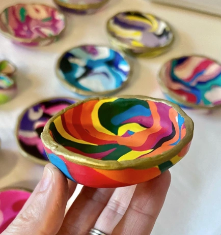 Handcrafted Photo Frames Adorned with Butterflies and Blossoms