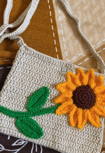 Daisy Embellished Striped Crochet Tote